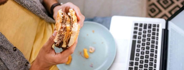 fast_food_in_apropiere